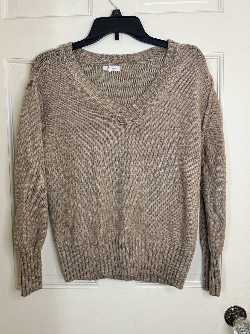 Maurices V-Neck Sweater in Taupe Heather size xs